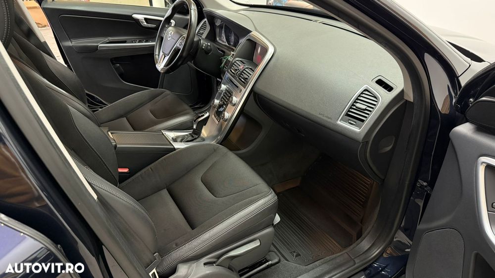 Volvo XC 60 D4 Momentum - 8