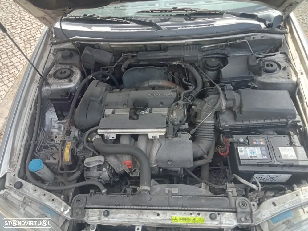 Volvo V40 1.6 - 24