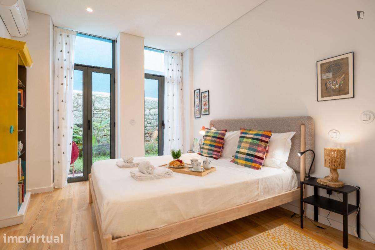 Apartamento com 1 quartos - localizado em Santo Ildefonso Porto - Grande imagem: 2/25