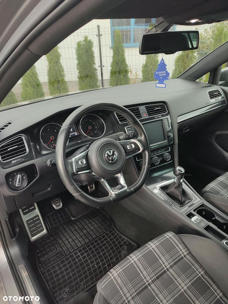 Volkswagen Golf - 20