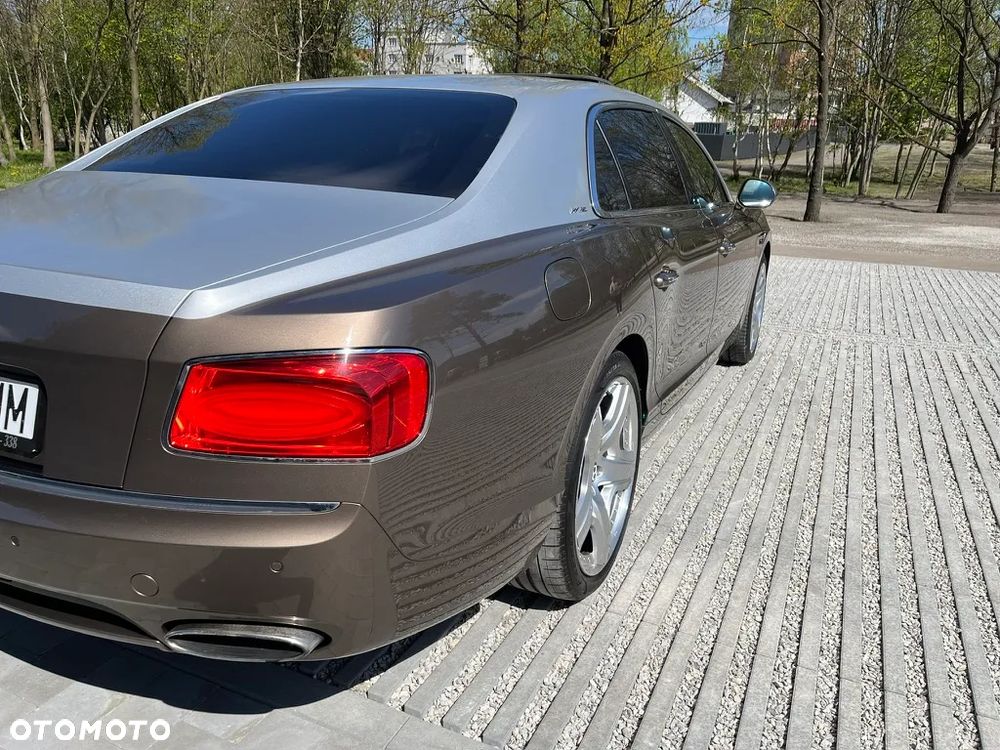 Bentley Flying Spur W12 - 12