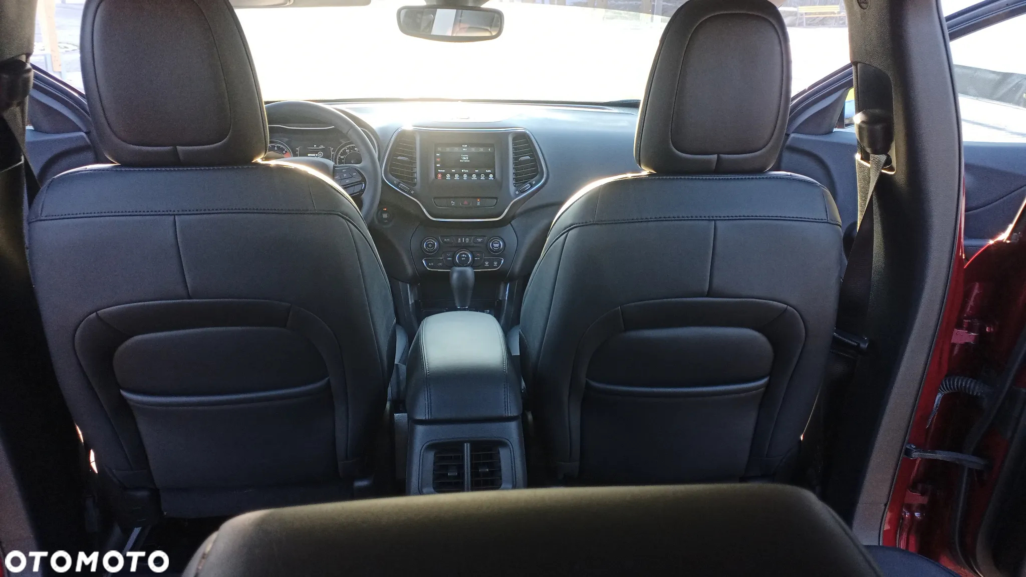 Jeep Cherokee - 30