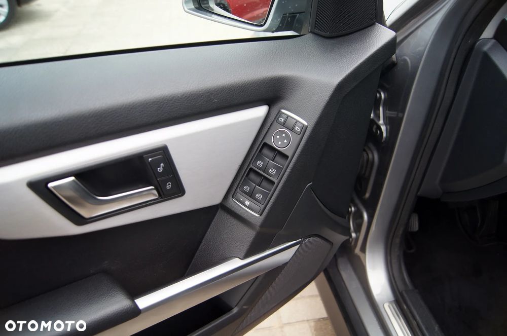 Mercedes-Benz GLK 220 CDI DPF BlueEFFICIENCY 7G-TRONIC - 19