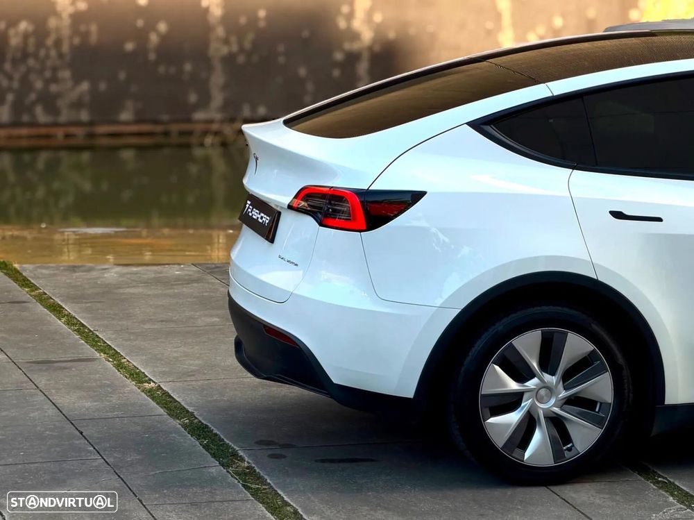 Tesla Model Y Long Range Dual Motor AWD - 18