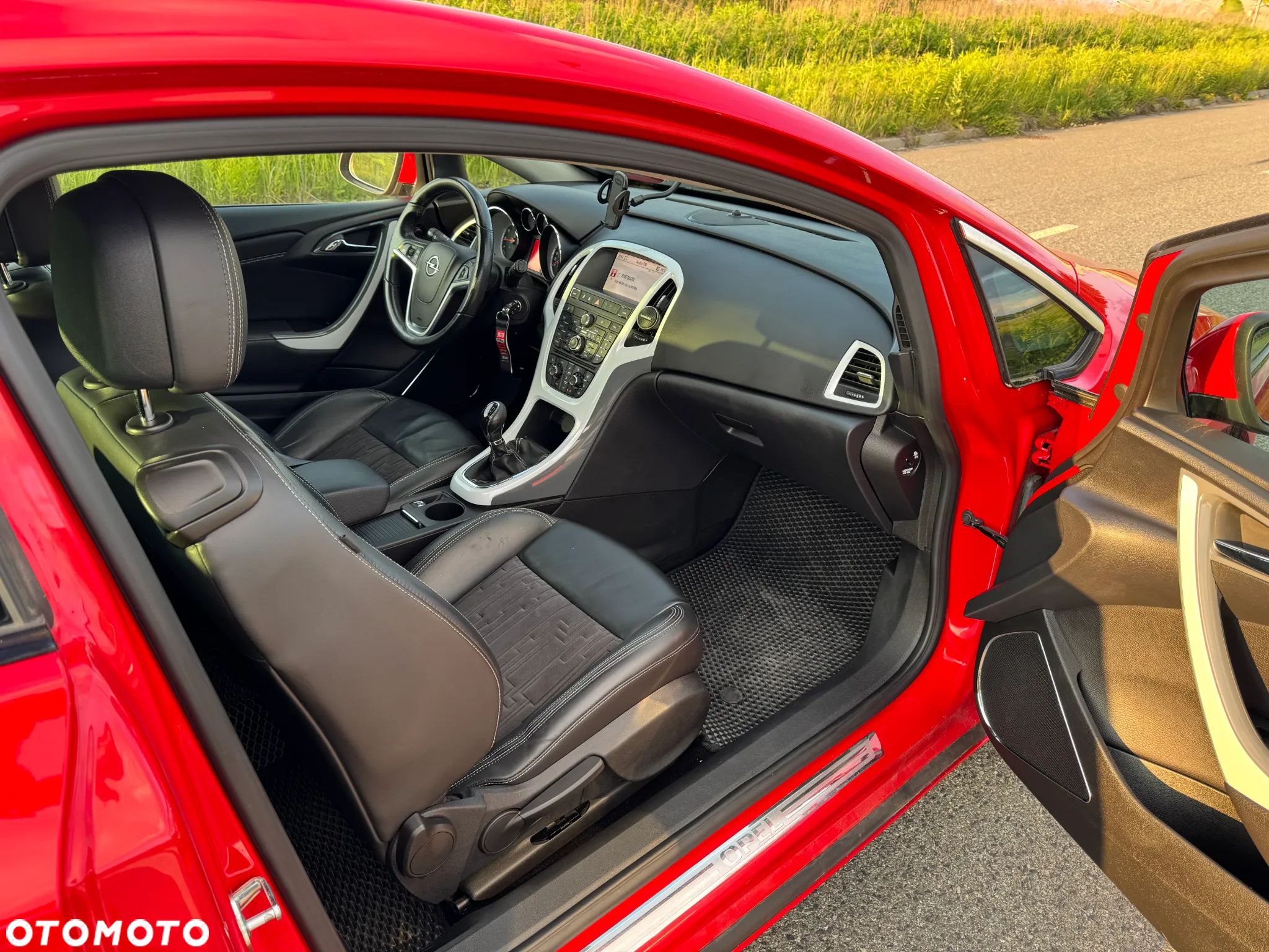 Opel Astra IV GTC 1.6 T Sport - 15