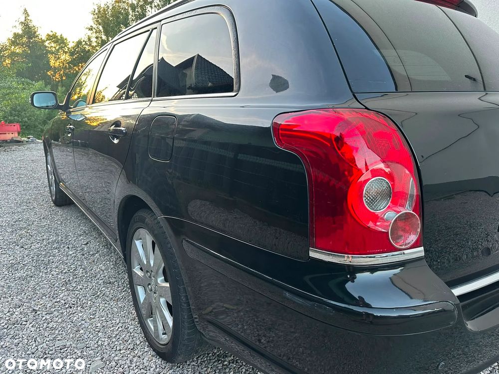Toyota Avensis - 16