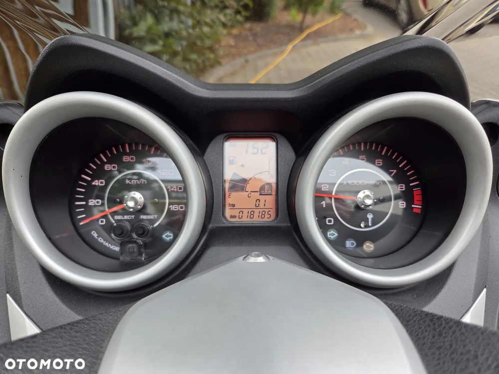 Yamaha X-max - 8