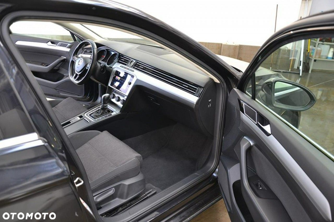Volkswagen Passat - 13