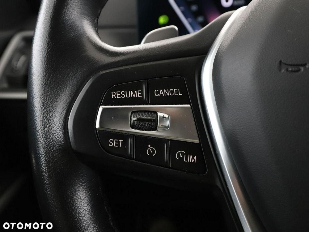 BMW Seria 3 320d xDrive - 33