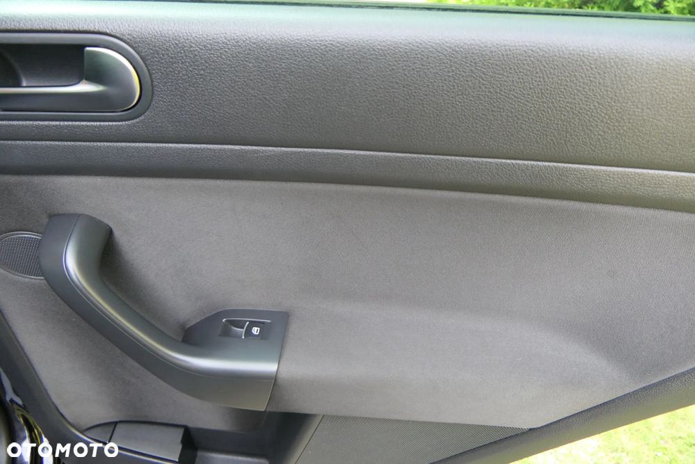 Volkswagen Golf Plus 1.6 TDI DPF Style - 33
