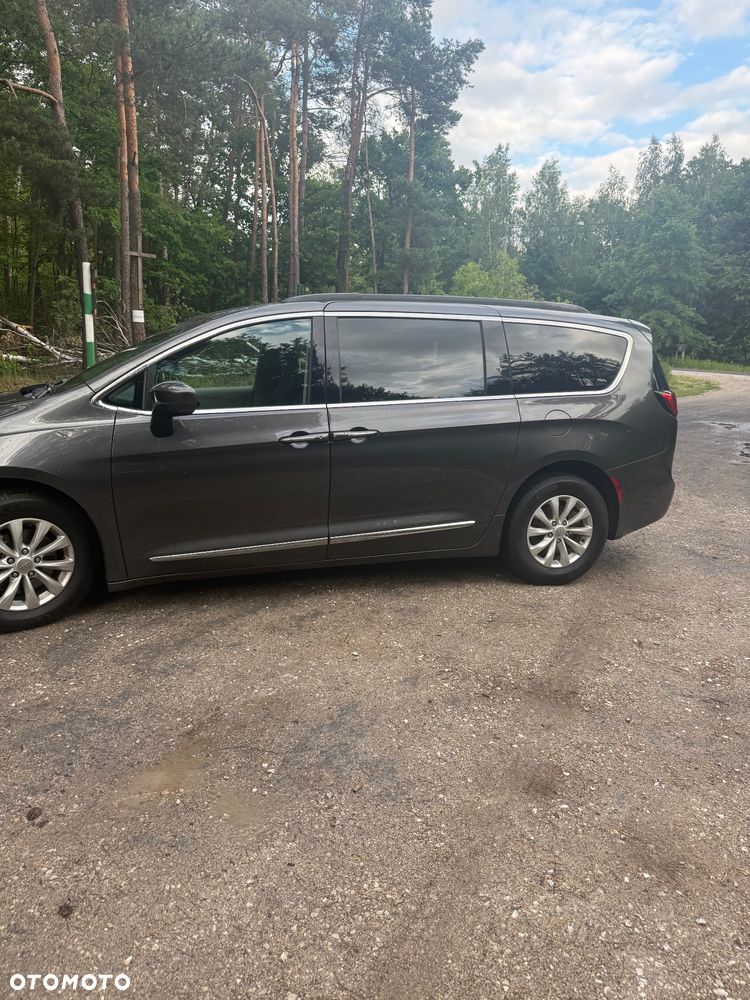 Chrysler Pacifica - 3
