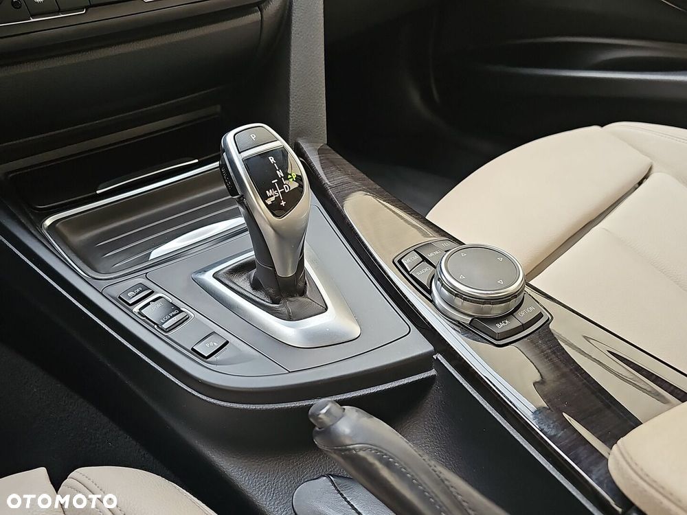 BMW Seria 3 328i xDrive - 15