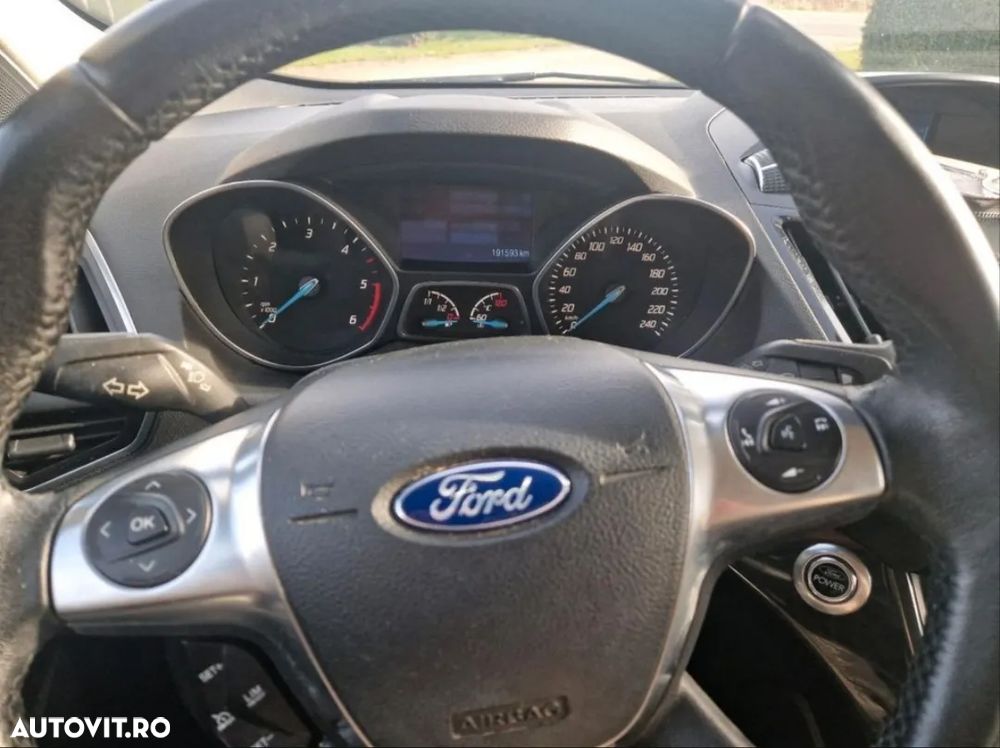 Ford Kuga 2.0 TDCi Powershift 4WD Titanium - 8
