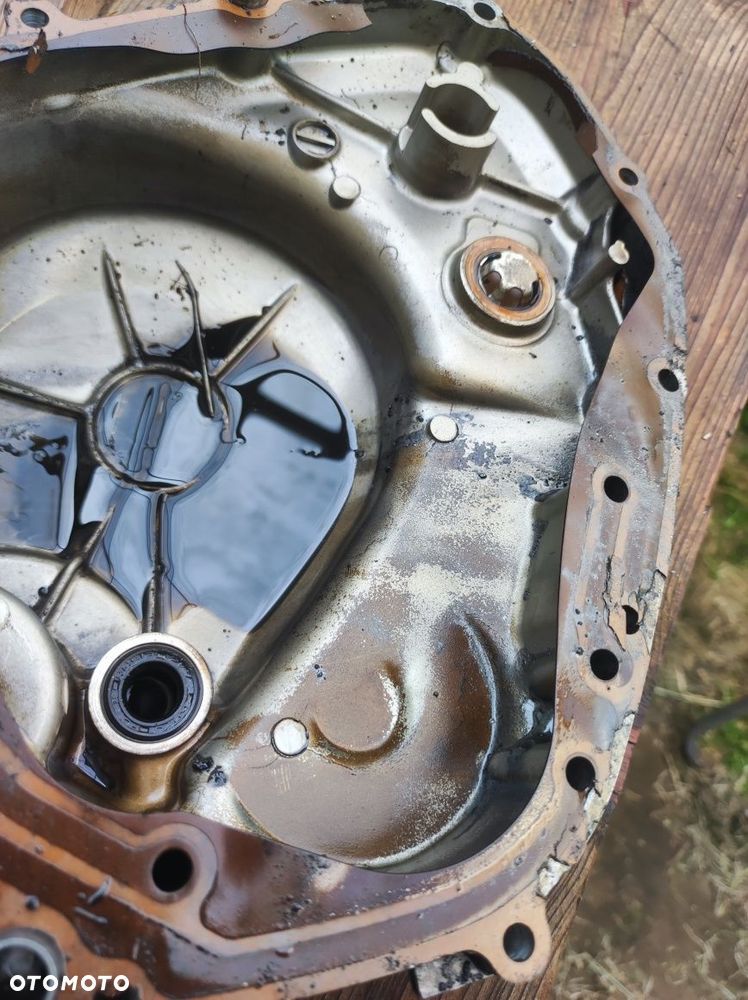 Oryginalna pokrywa sprzęgła Suzuki GN125 DR125 GZ125 – dekiel silnika 11341-05300 - 13