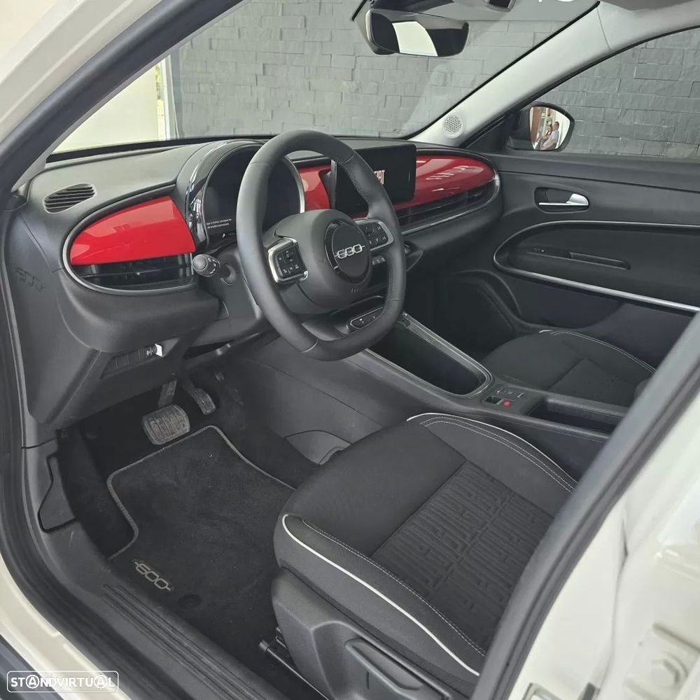 Fiat 600e 54 kWh (RED) — fotografia 18