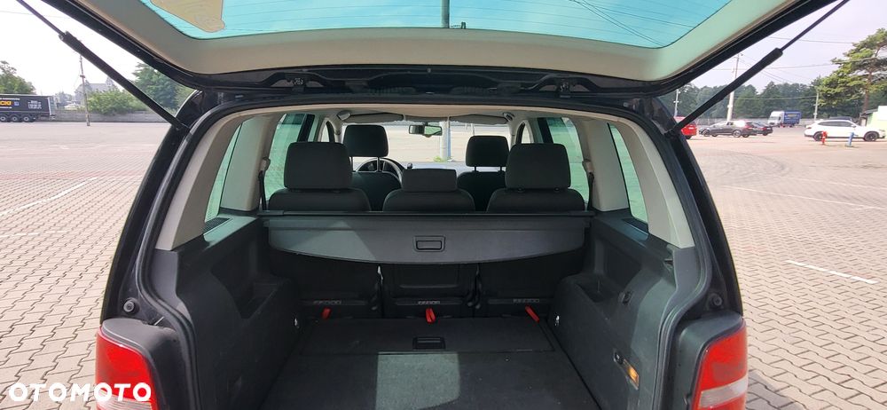Volkswagen Touran - 8