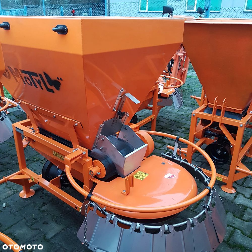 POM Augustów Piaskarka rozsiewacz nawozów MOTYL 400kg, 600kg - 12