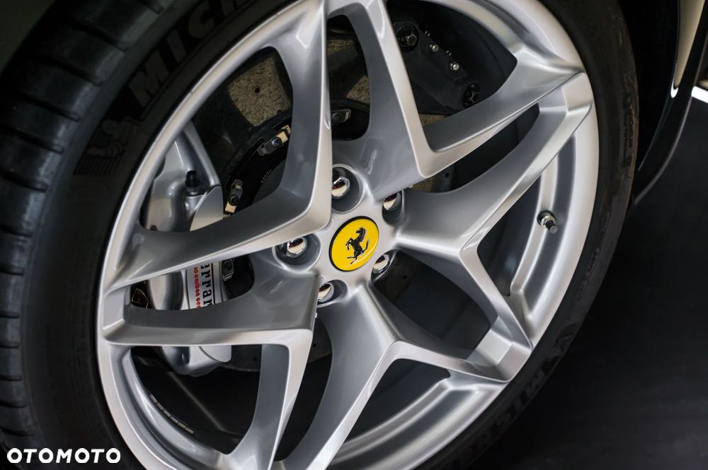 Ferrari Roma Spider - 16