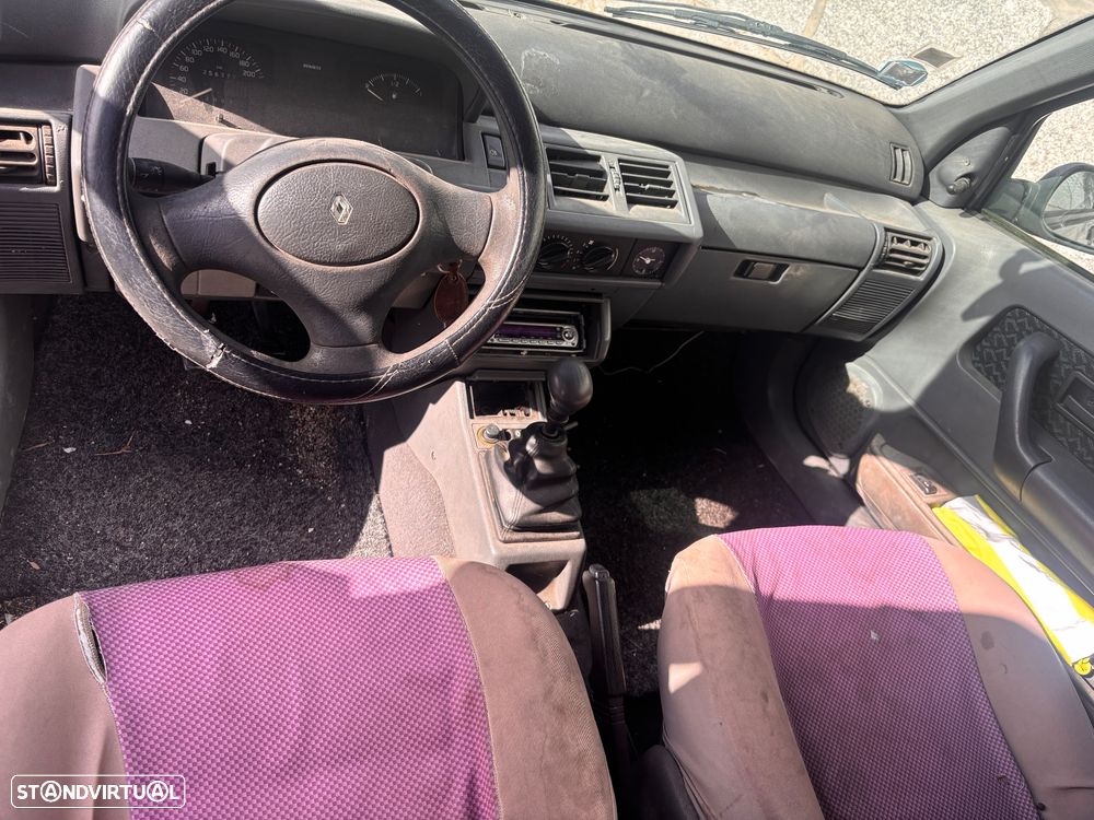 Renault Clio 1.9 D RXE - 5