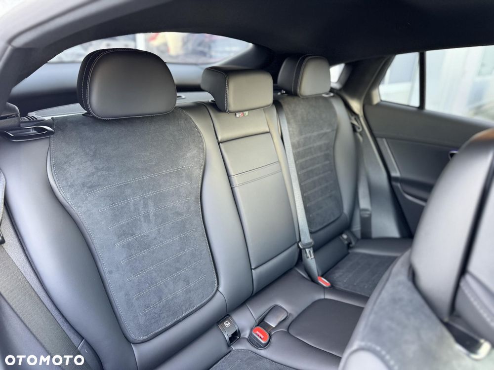 Mercedes-Benz GLC 300 e 4-Matic AMG Line - 13