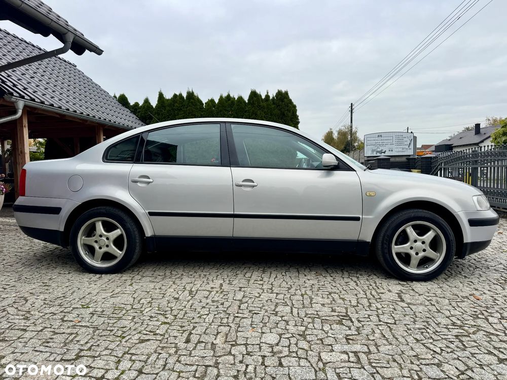 Volkswagen Passat 1.8 Comfortline - 4