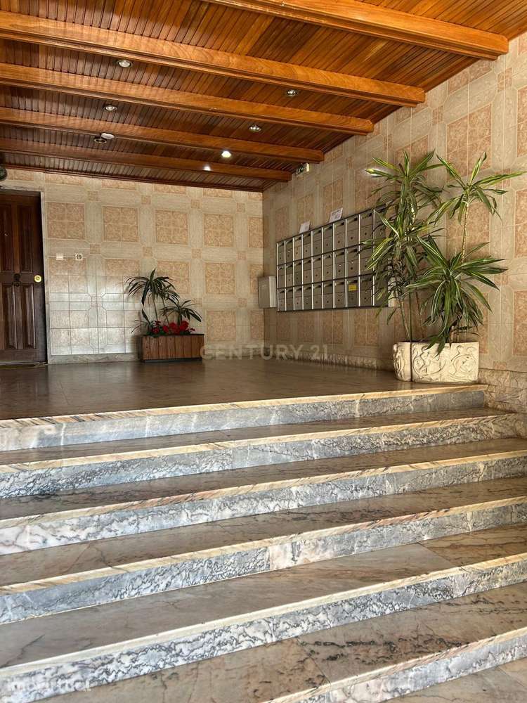 Fantástico T2 em Massamá com 108m2 de área Bruta Privativa - Grande imagem: 2/12