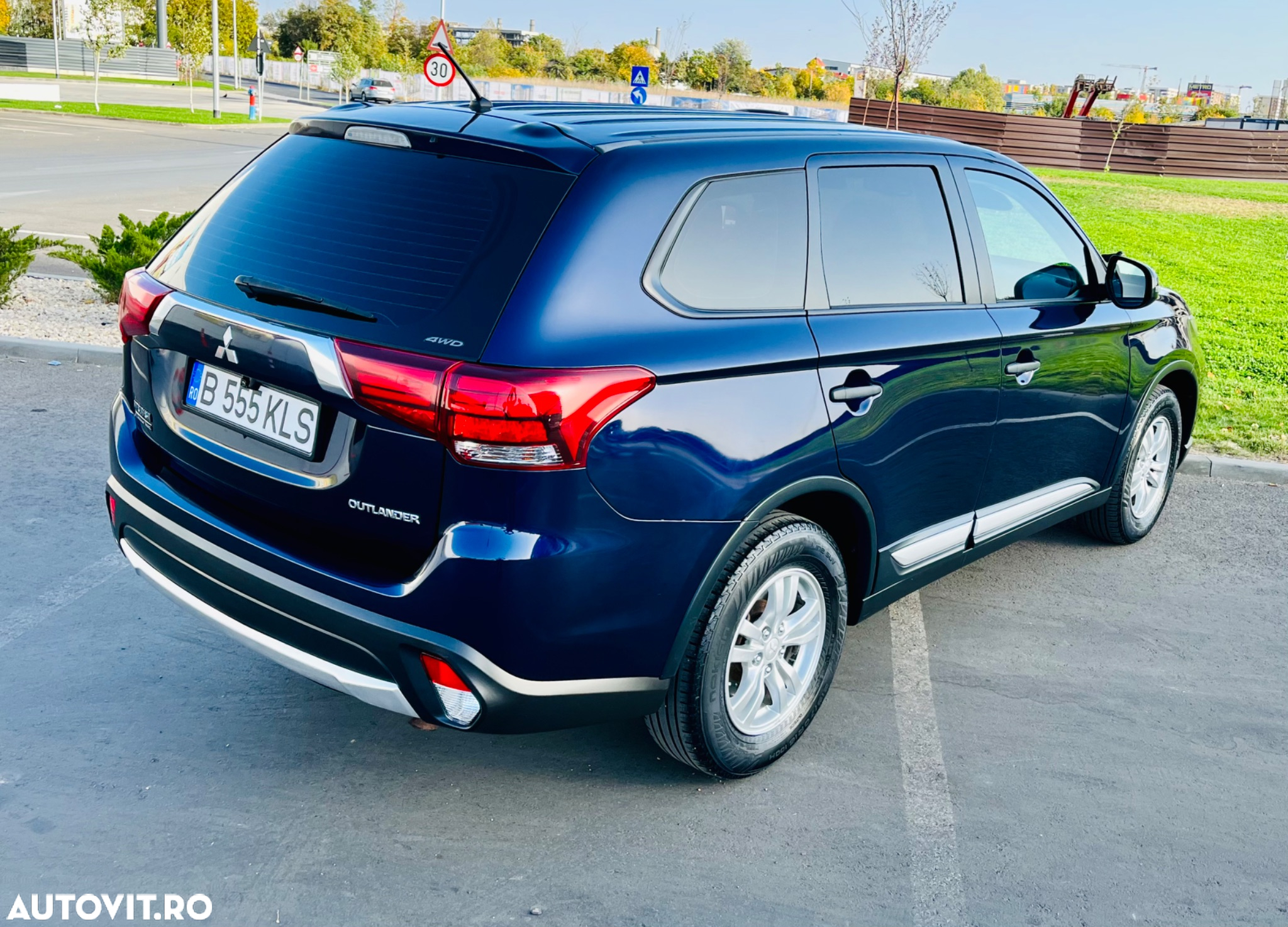 Mitsubishi Outlander 2.2 Litre DI-D AWD Instyle - 4