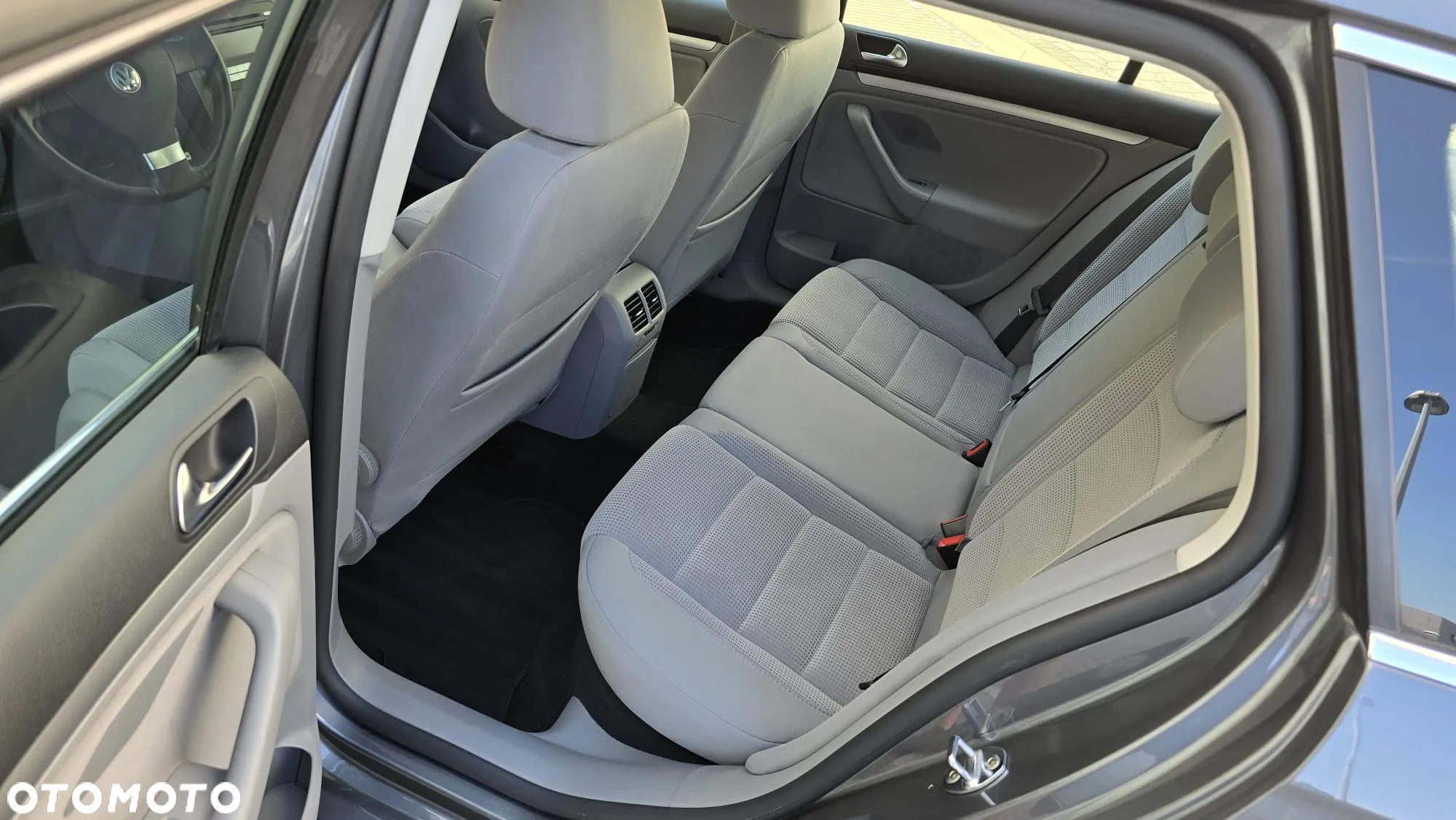 Volkswagen Golf - 14