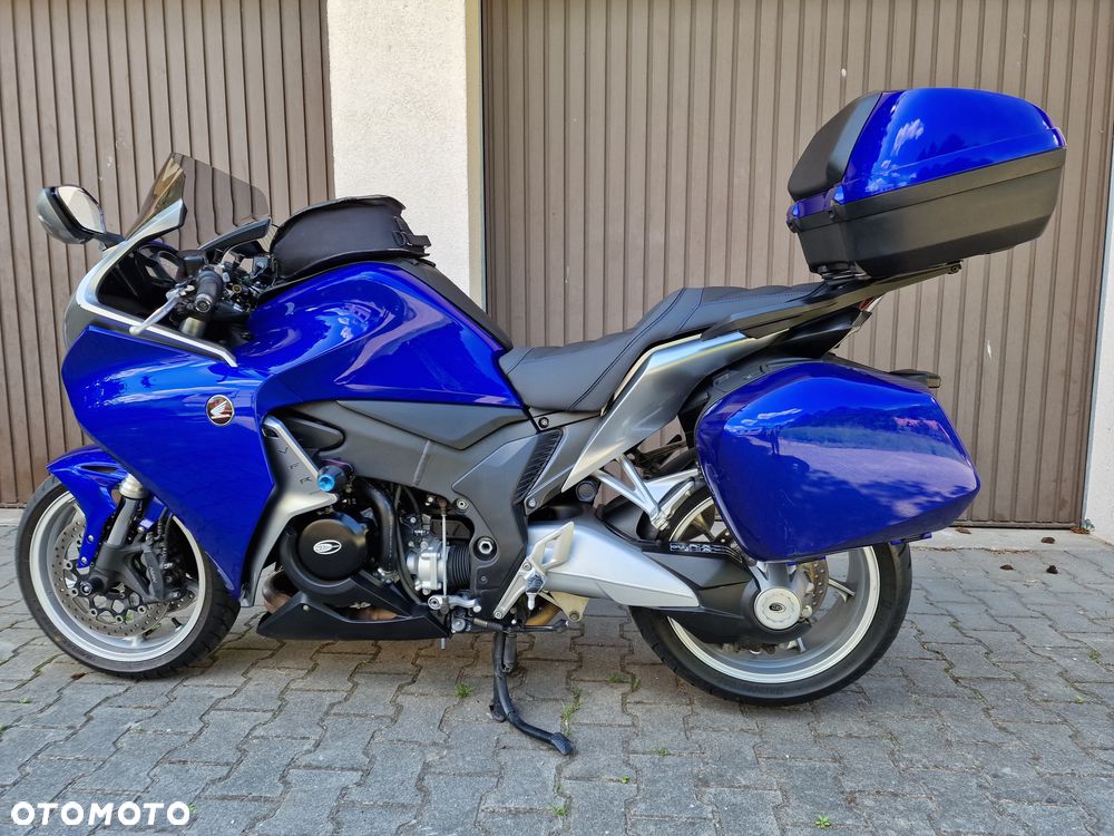 Honda VFR - 3