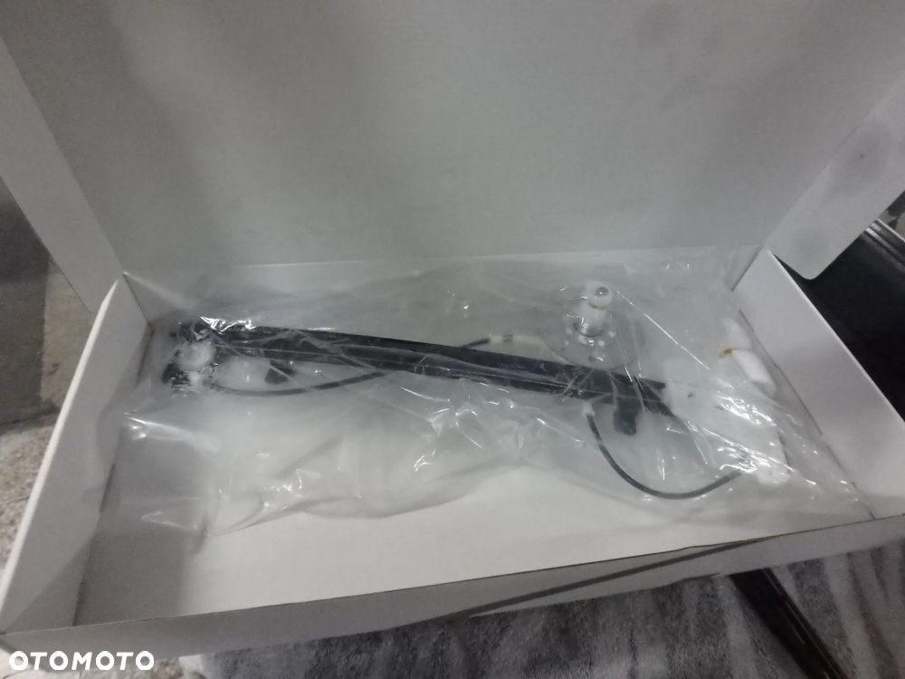 Podnosnik szyb prawy i lewy VW Fox - 2