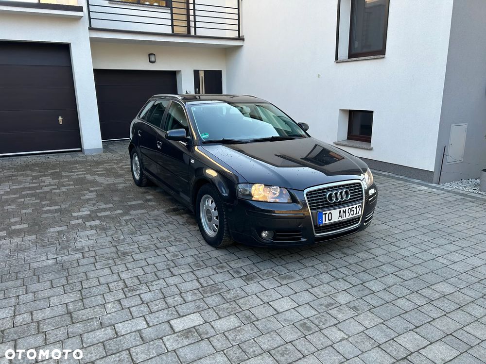 Audi A3 Sportback 2.0 TDI DPF (DSG) S tronic Ambiente - 2