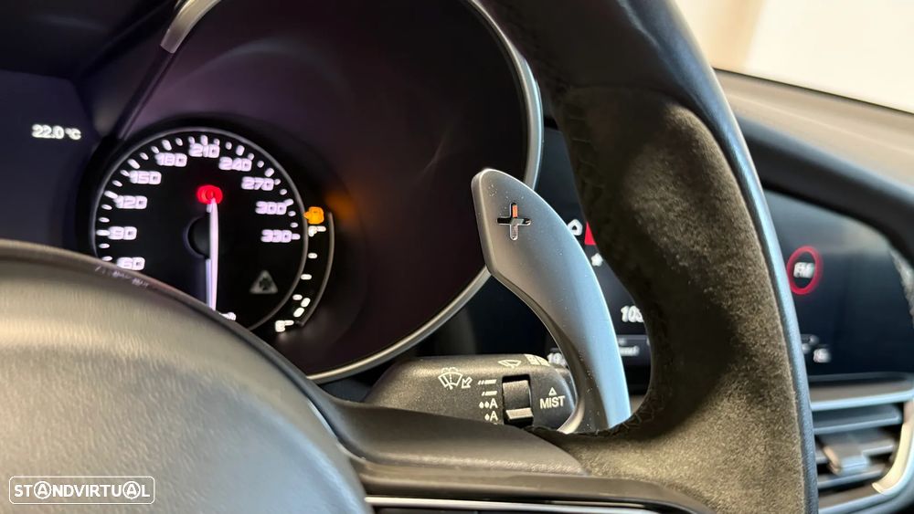 Alfa Romeo Giulia 2.9 V6 Bi-Turbo AT8 Quadrifoglio - 24