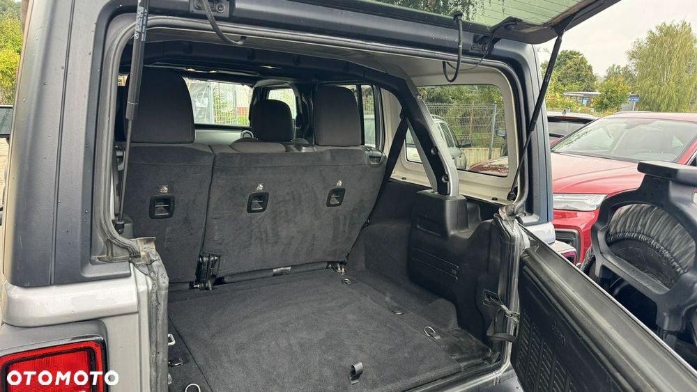 Jeep Wrangler - 32