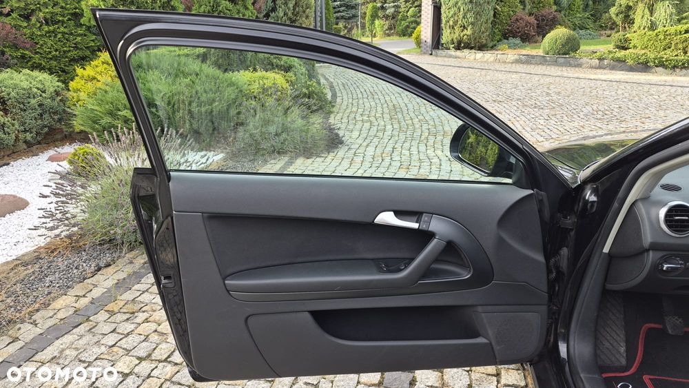 Audi A3 3-drzwiowe 1.6 Attraction - 19