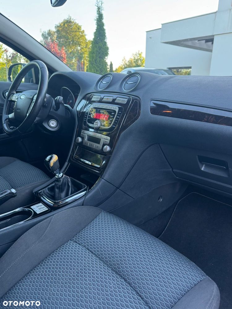 Ford Mondeo 2.5 Ghia - 23