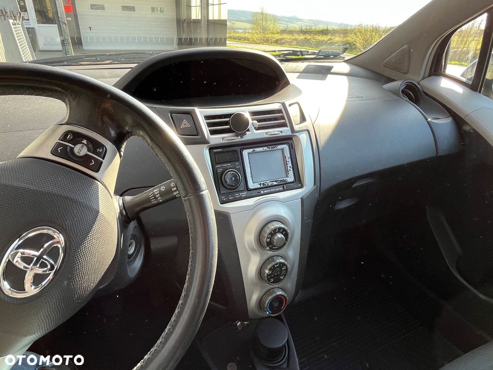 Toyota Yaris 1.3 - 5