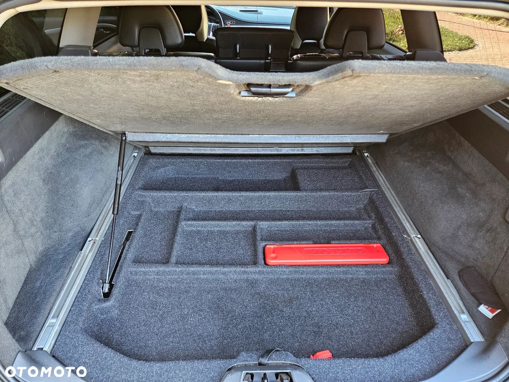 Volvo V70 2.0T R-Design - 11