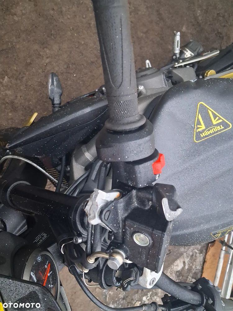 Triumph Street Triple - 10