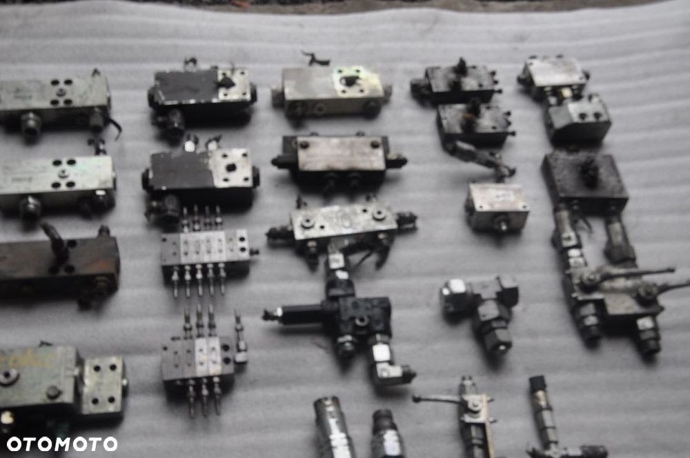 ZAMEK HYDRAULICZNY MECALAC - 3