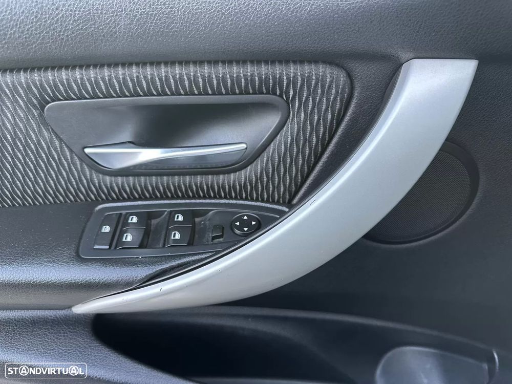 BMW 320 d EfficientDynamics Line Sport Auto - 26