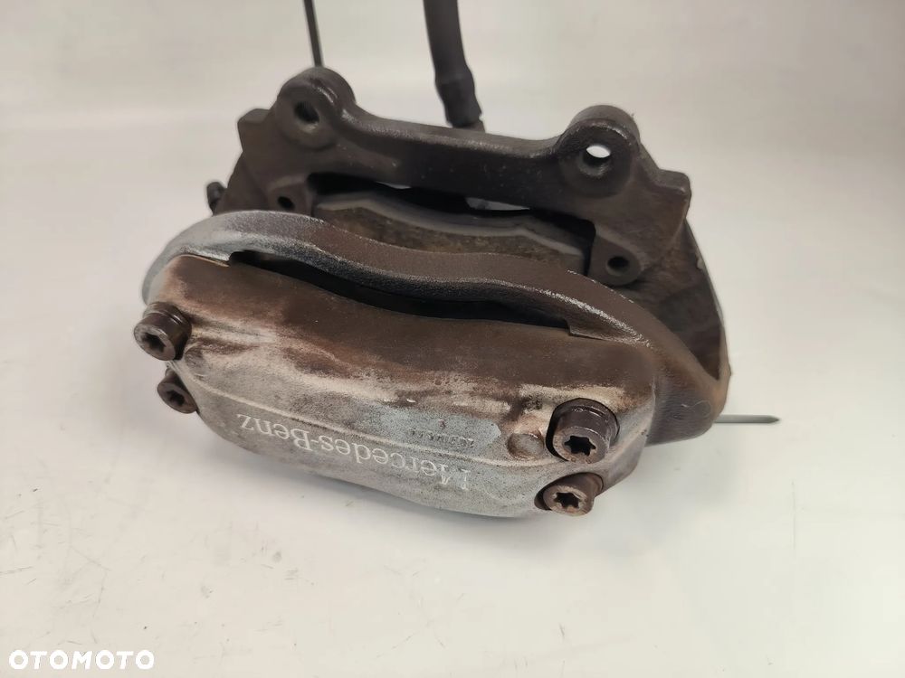 Zacisk hamulcowy przedni 20825101 Mercedes-Benz SL-class, SL R230  2003r. - 1
