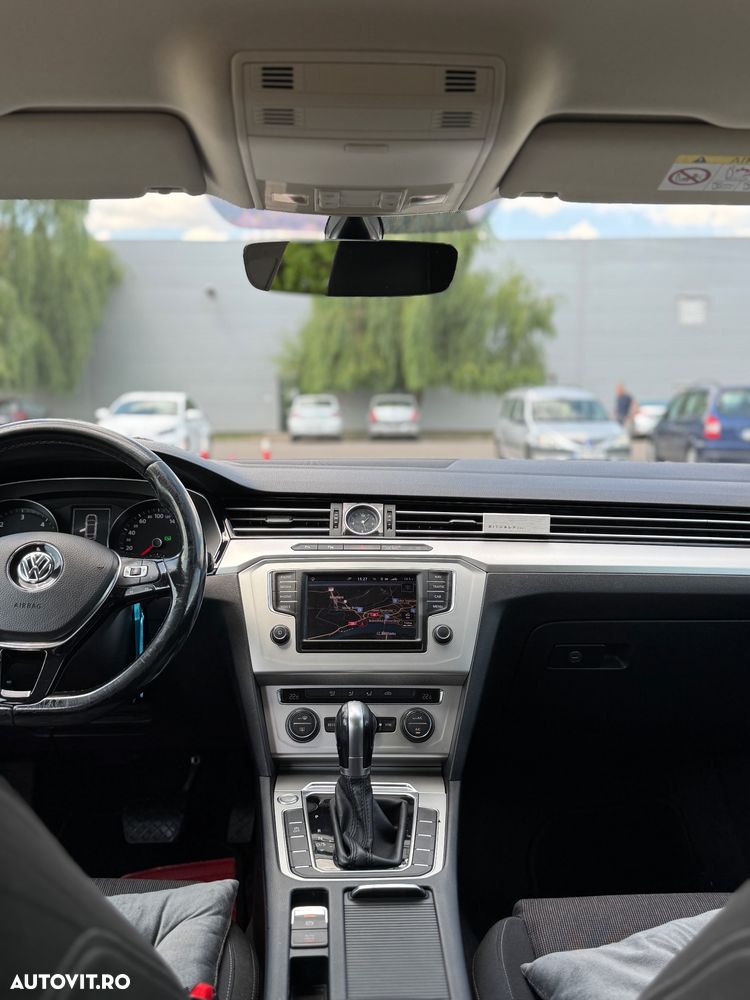 Volkswagen Passat - 12