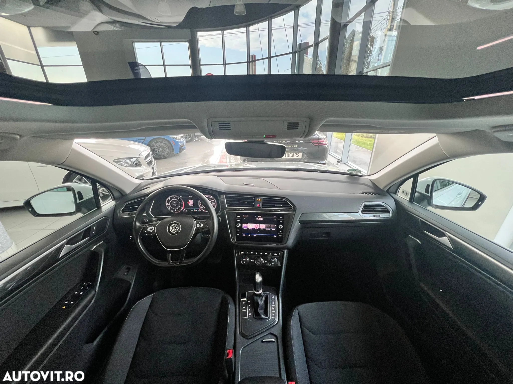 Volkswagen Tiguan - 11
