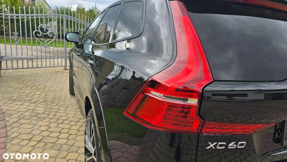 Volvo XC 60 T6 Plug-In Hybrid AWD Ultra Dark - 28