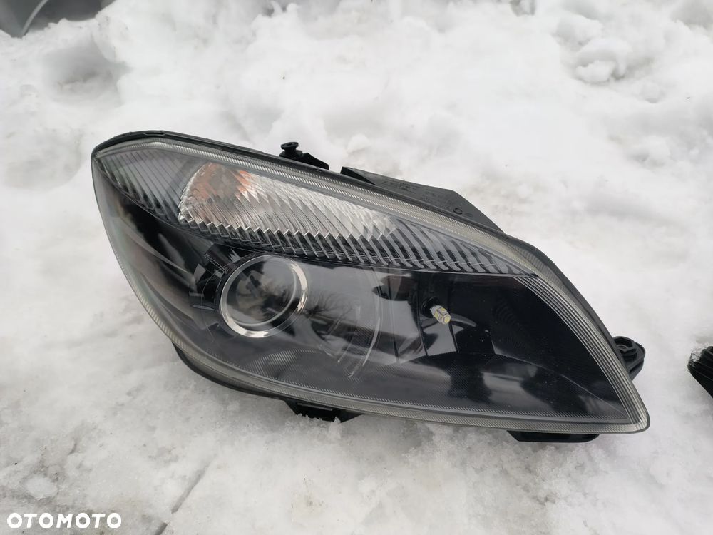 Skoda Fabia 2 Lift roomster Lampa przód przednia prawa lewa soczewka - 2