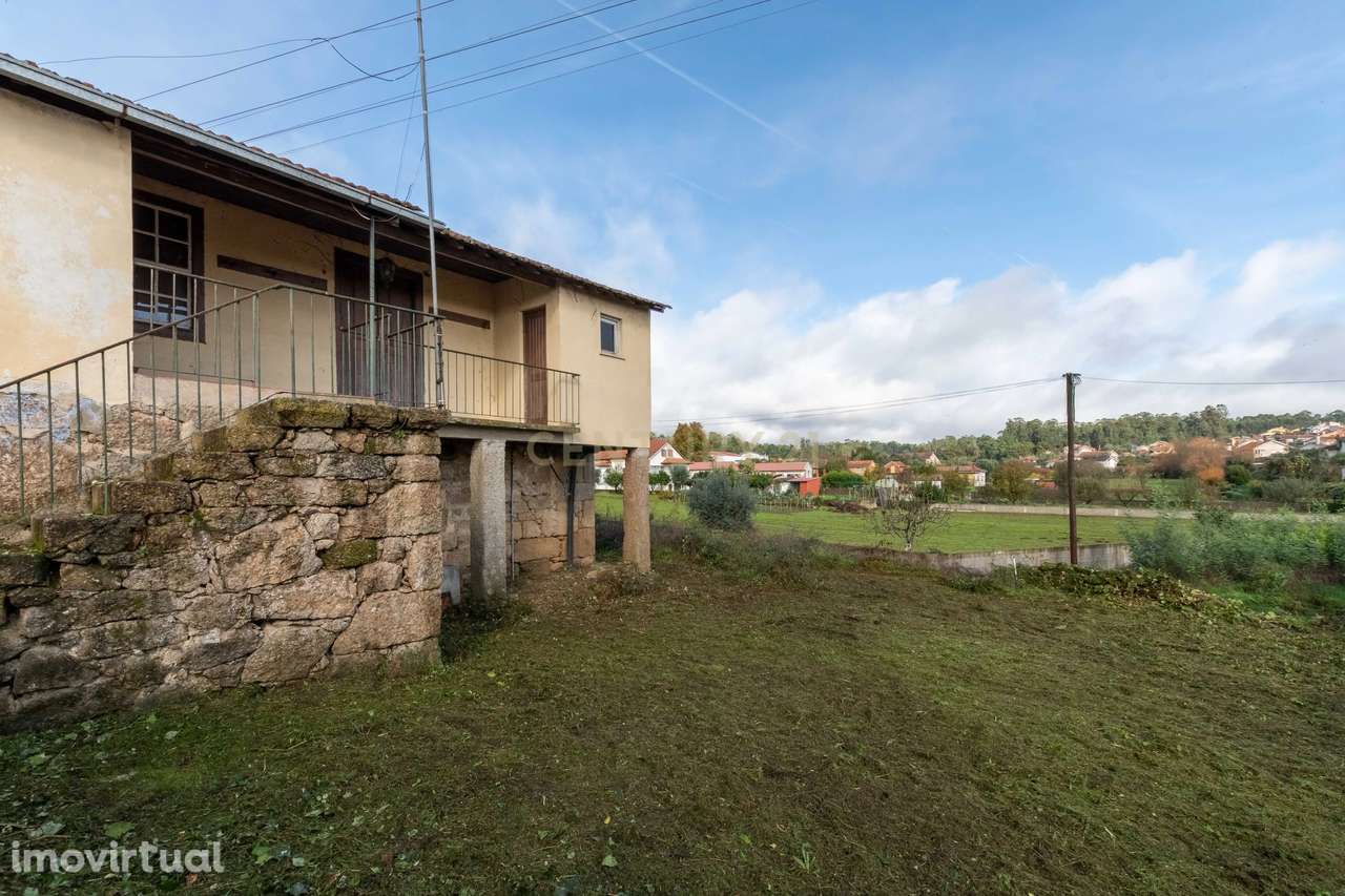 Moradia com 2 Pisos para remodelação total - Grande imagem: 2/35