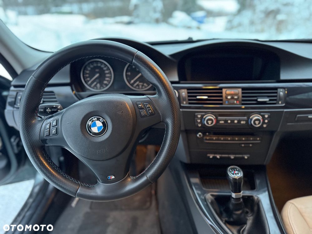 BMW Seria 3 330d xDrive - 14
