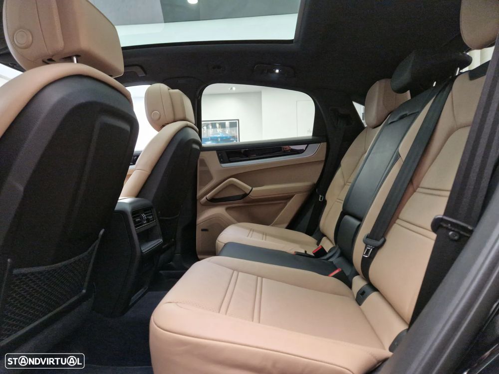 Porsche Cayenne Coupé E-Hybrid - 35