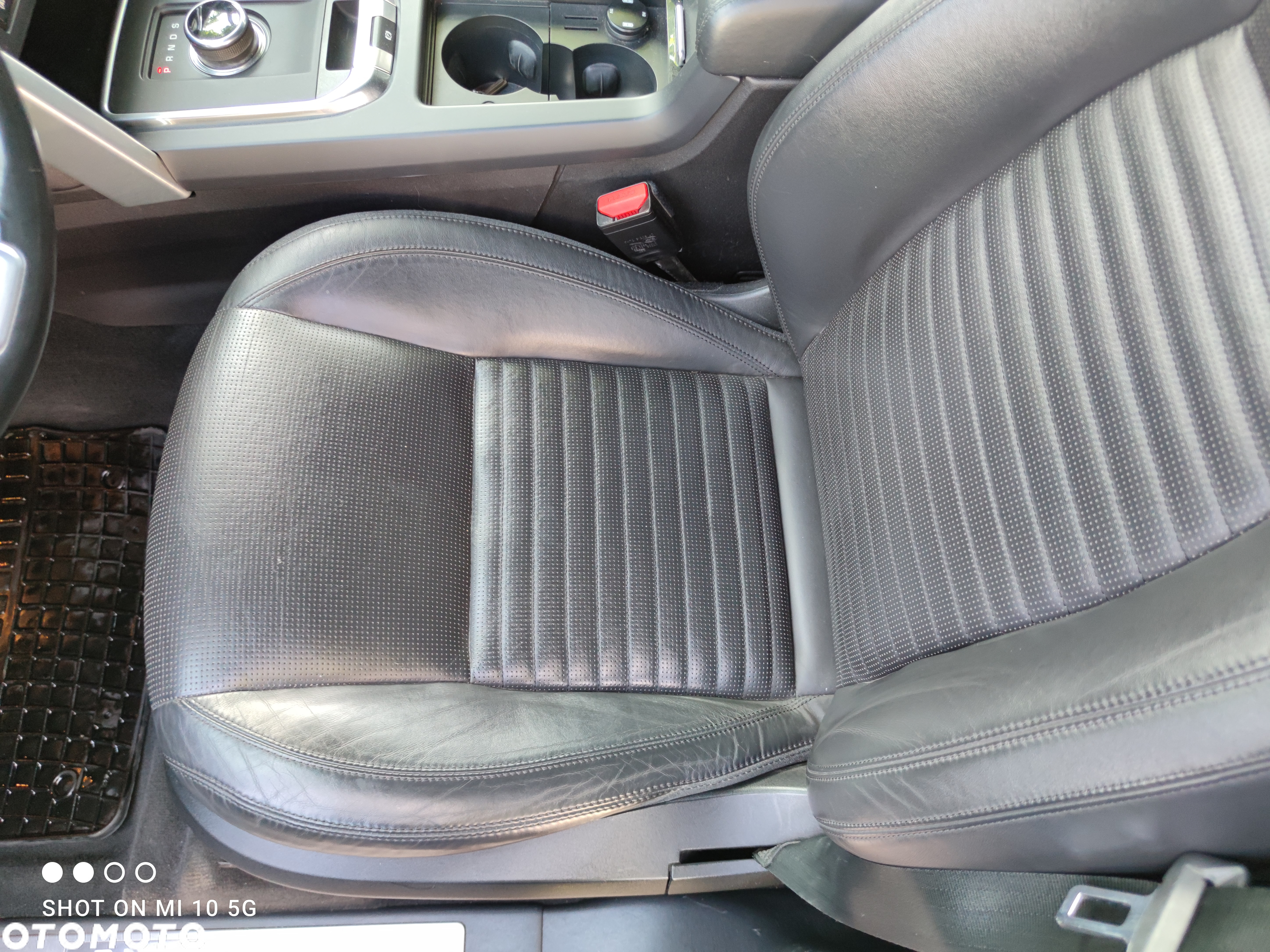 Land Rover Discovery Sport 2.0 Si4 HSE Luxury - 29
