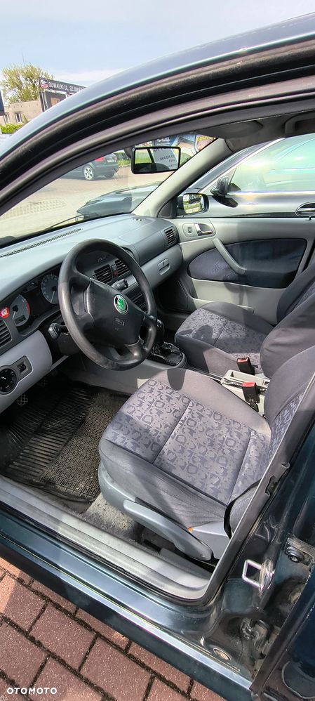 Skoda Octavia 1.6 GLX - 5